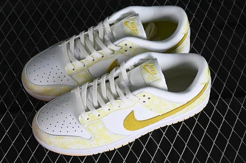 All categories Nk SB Dunk series Nk SB Dunk Low low-top sneakers Nk SB Dunk Low Prm yellow and white color SB smashed backboard fashion casual sneakers DM9467-700